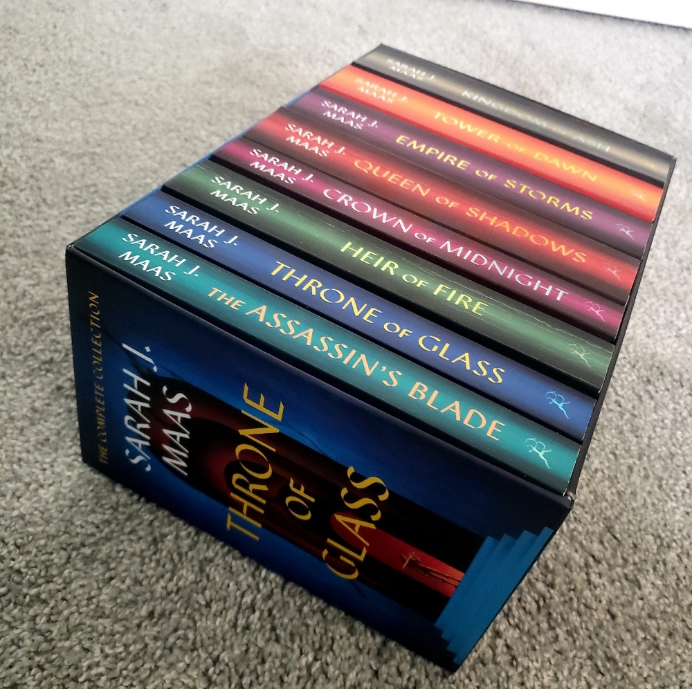 Throne of Glass Book Set by Sarah J. Maas - Picture 4 of 9